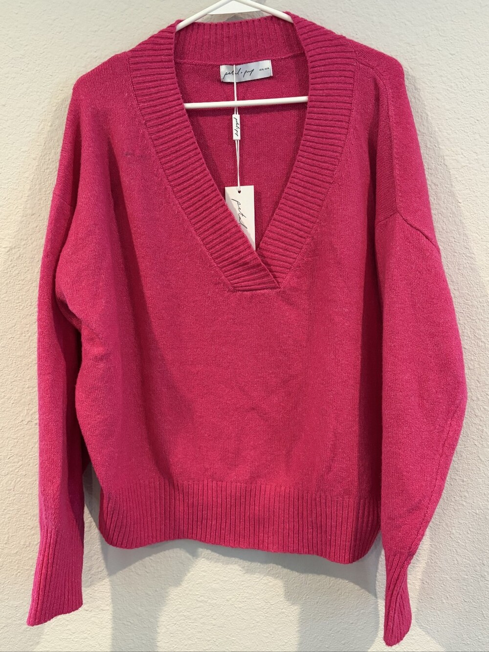 NEW Petal + Pup Womens Classic Casual Hot Pink Slouchy V Neck Sweater Size XL